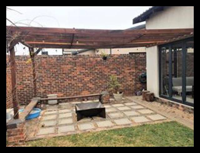 2 BEDROOM CLUSTER FOR SALE IN POMONA